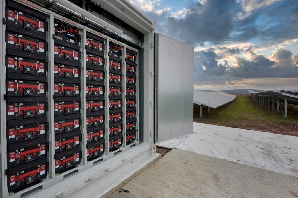 Strom aus Photovoltaik: BKW und MaxSolar GmbH gehen Partnerschaft ein