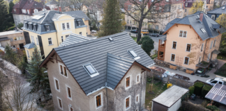 Altes Haus mit modernem, nicht ersichtlichen Solardach in Dresden